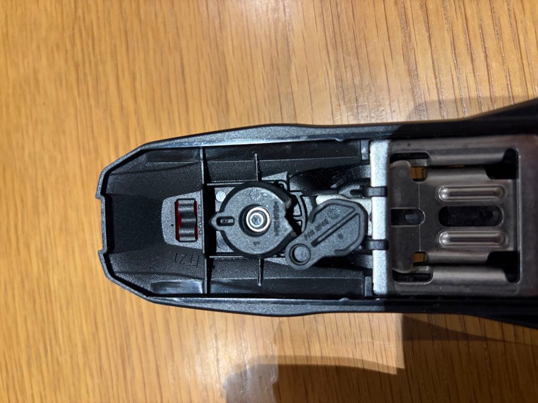 【片方破損】クロスカントリースキー　ビンデイング　ロシニョール