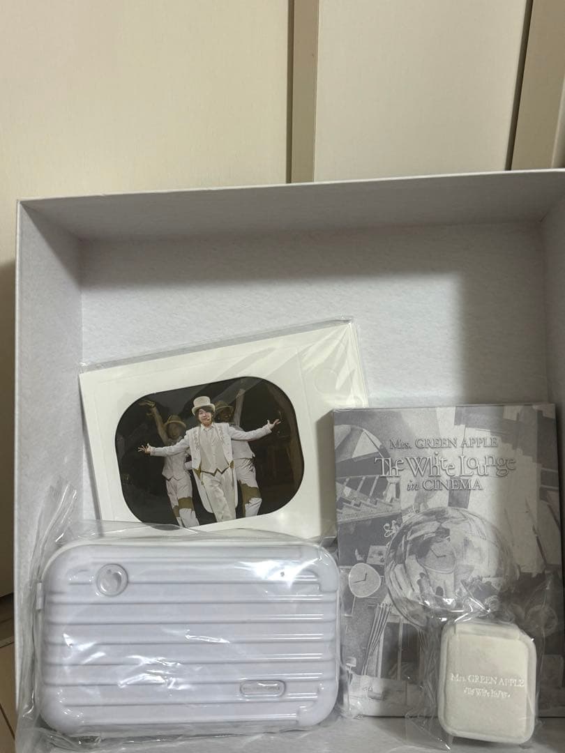 ミセスグリーンアップル The White lounge