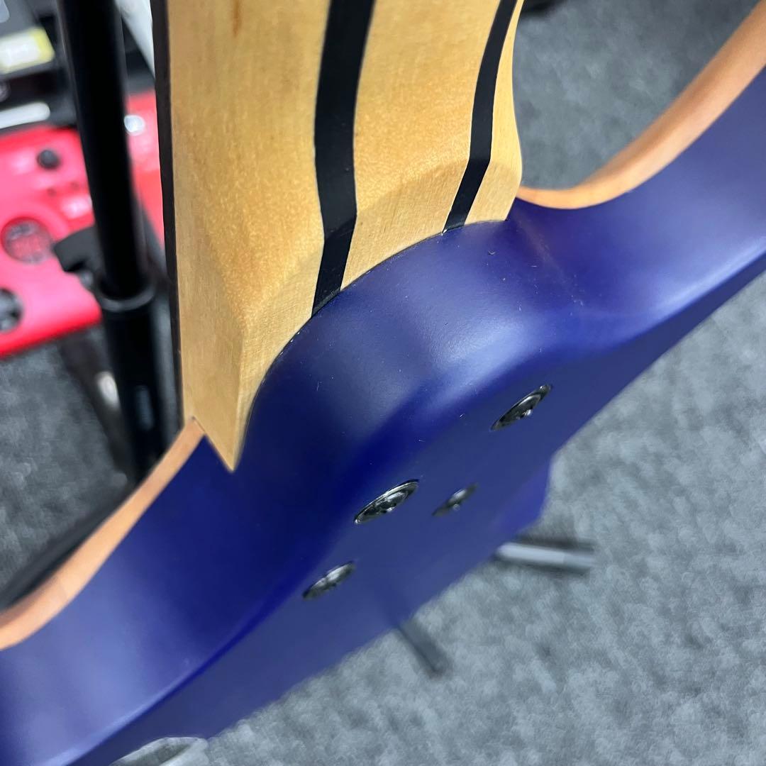 【11129】【新品】 ヘッドレスギター 汎用ケース付き ブルー