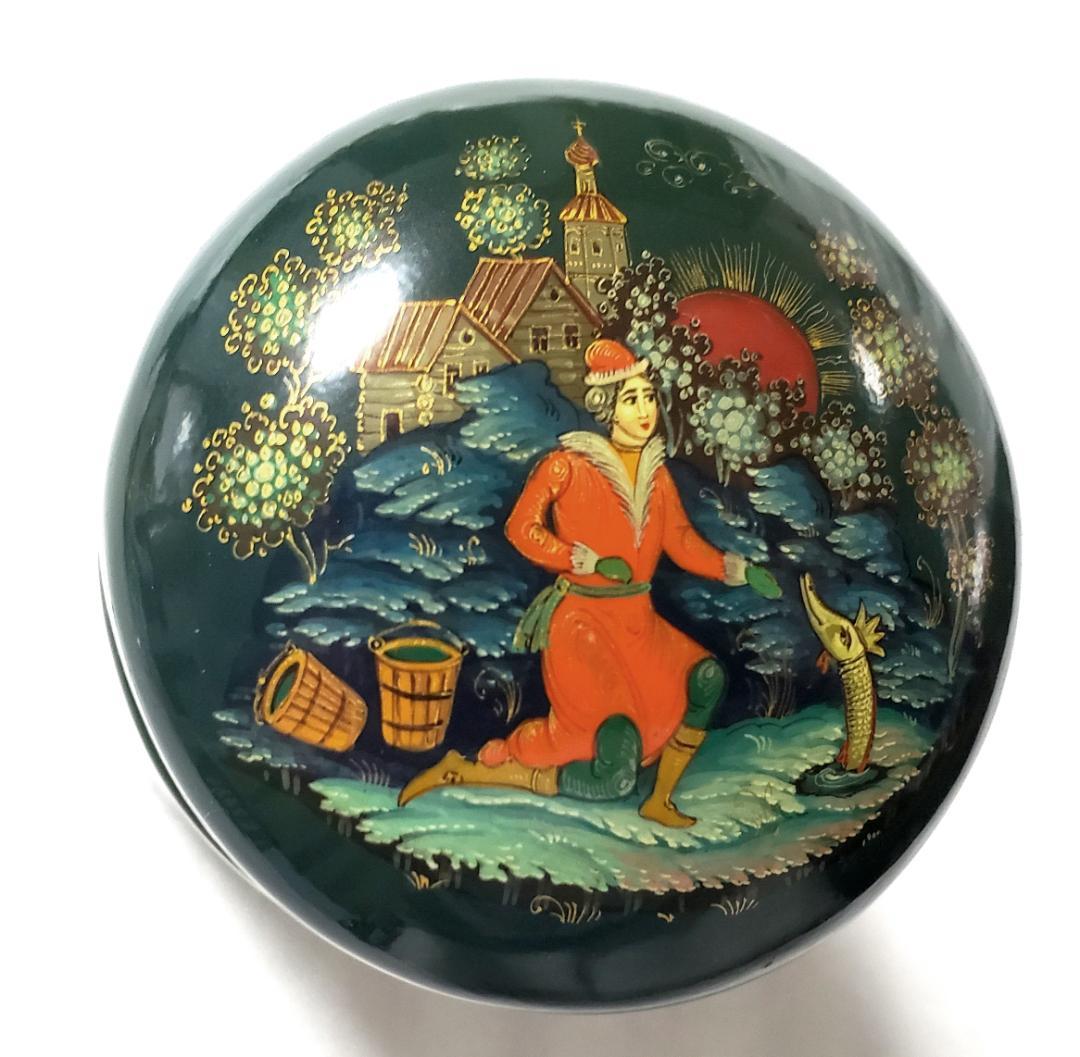 ロシア工芸品　細密画　パレフ 筒状の小箱　箱無し