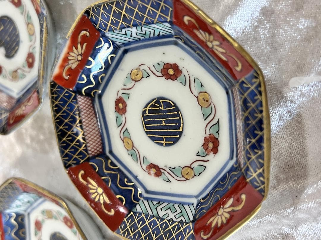 金彩色絵花草紋八角小皿　九谷焼（大聖寺伊万里）　明治　4枚組