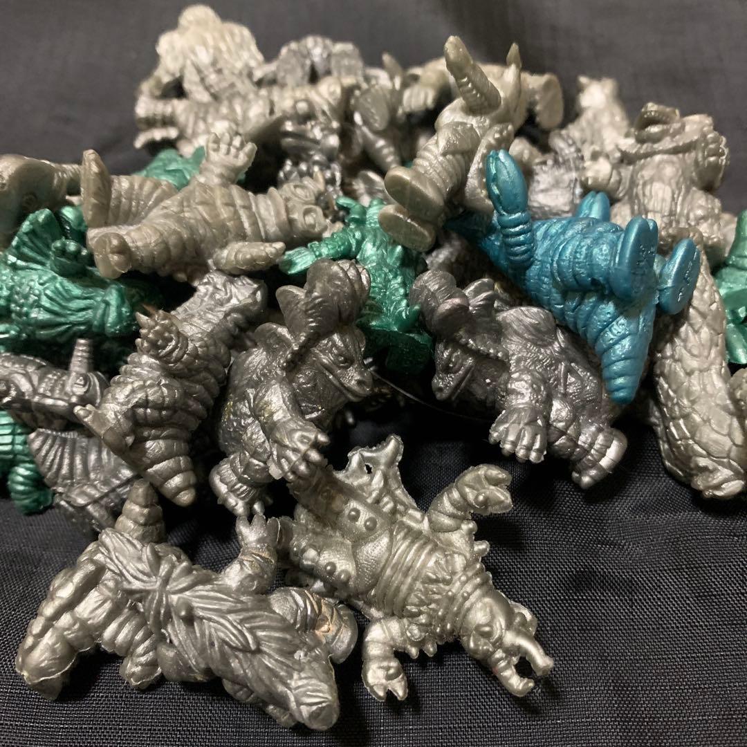 ウルトラ怪獣消しゴム　シルバー　グリーン　ブルー　メタリック42体　昭和レトロ