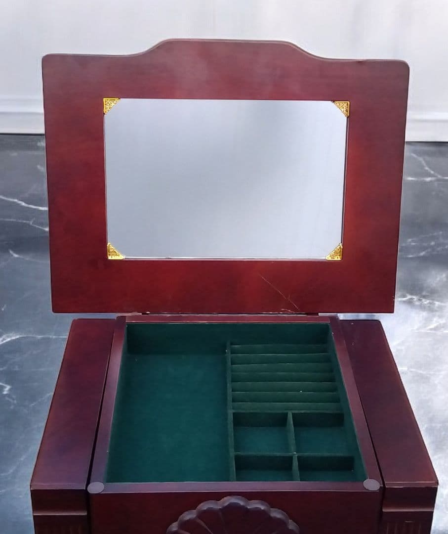 アンティーク家具　ジュエリーキャビネット