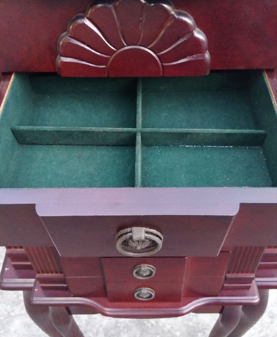 アンティーク家具　ジュエリーキャビネット