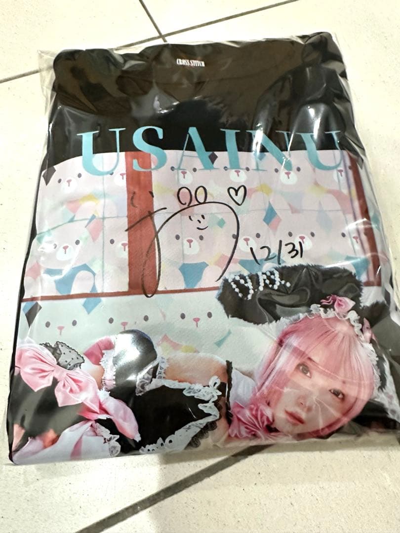 直筆サイン入り 伊織もえ きゅるんTシャツ 2種 スウェット アクスタ バッジ