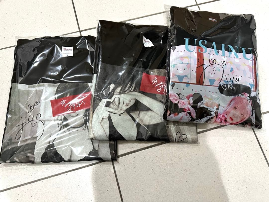 直筆サイン入り 伊織もえ きゅるんTシャツ 2種 スウェット アクスタ バッジ