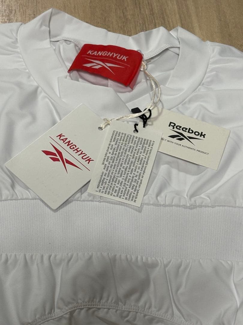 【新品タグ付】KANGHYUK × Reebokコラボ シャーリングカットソー白