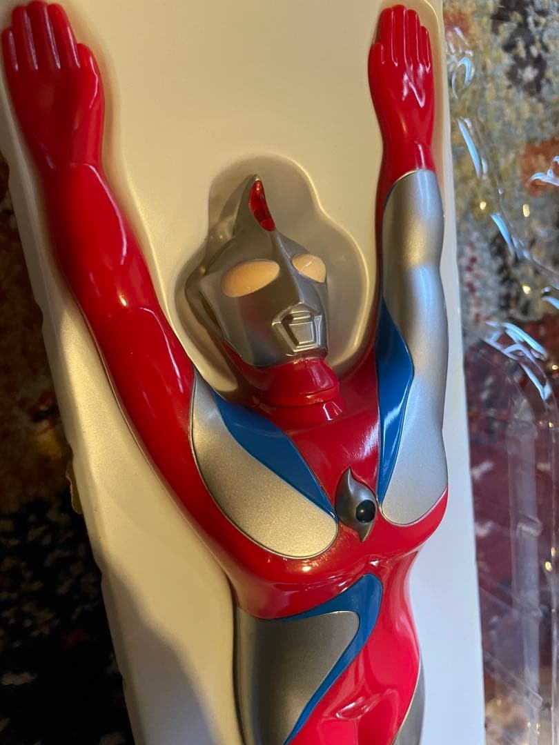 空飛ぶ　ウルトラマン　コスモス