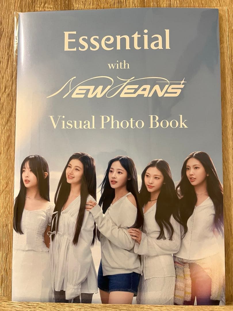 NewJeans ビジュアルフォトブック　エッセンシャル