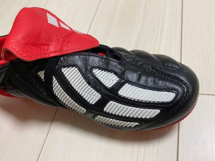 アディダス　プレデターマニア　復刻版