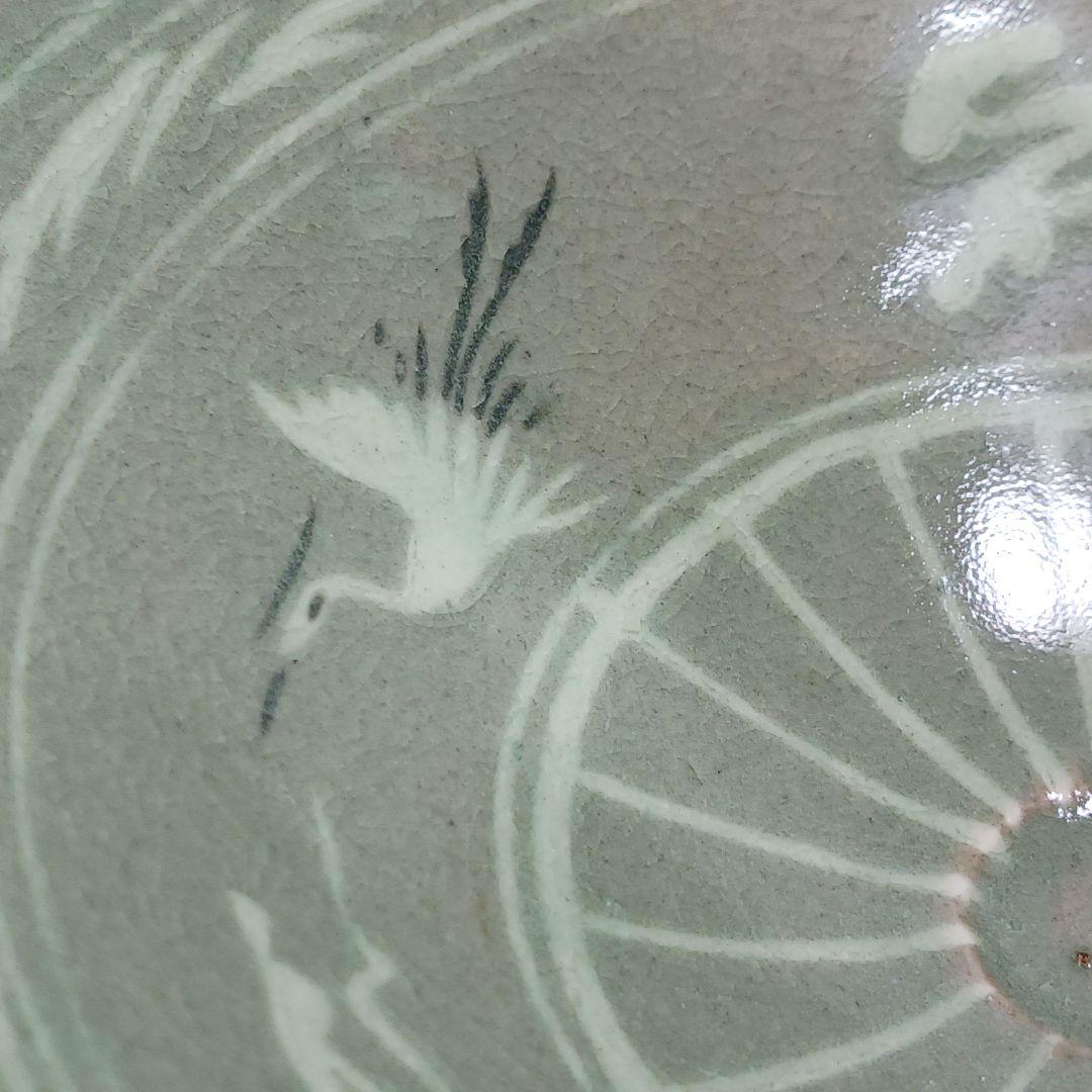 Y3122-94 青磁 雲鶴文 平茶碗 木箱付き