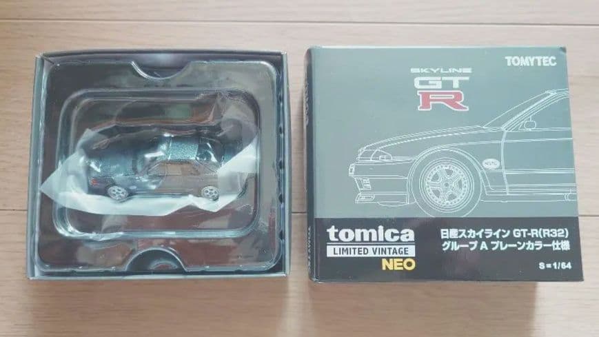 トミカリミテッドヴィンテージ　スカイラインGT-R BNR32