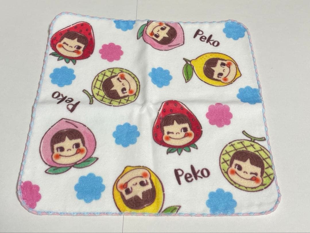 pekoちゃん　イッツデモコラボ　フルーツ柄　ミニタオル