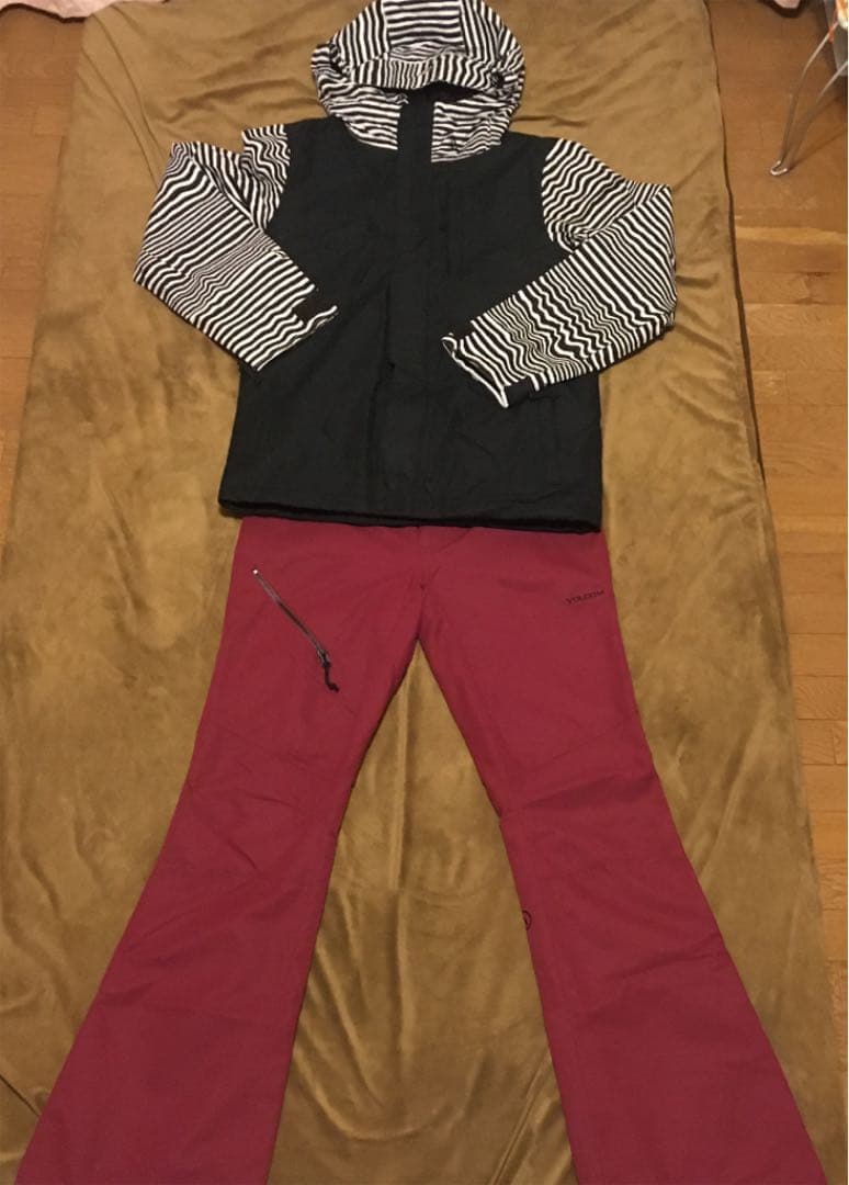 大幅値下げ！volcomウエア上下