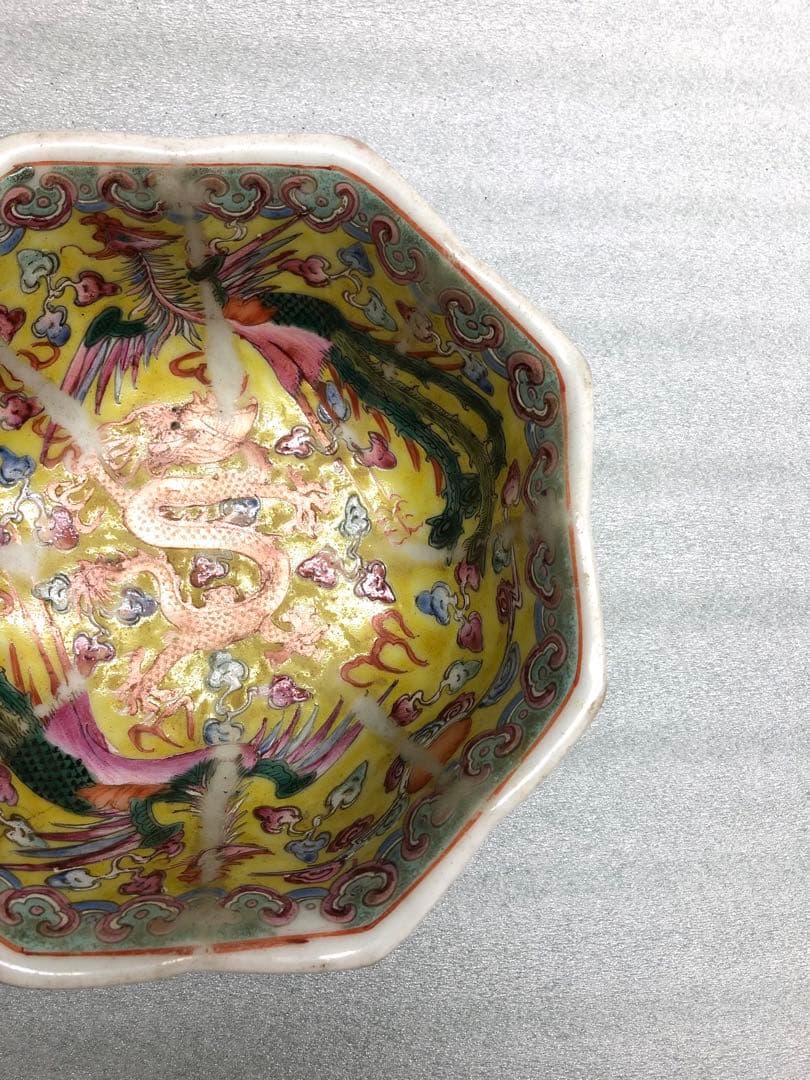 大清乾隆年製　色絵　龍鳳草花紋八角鉢