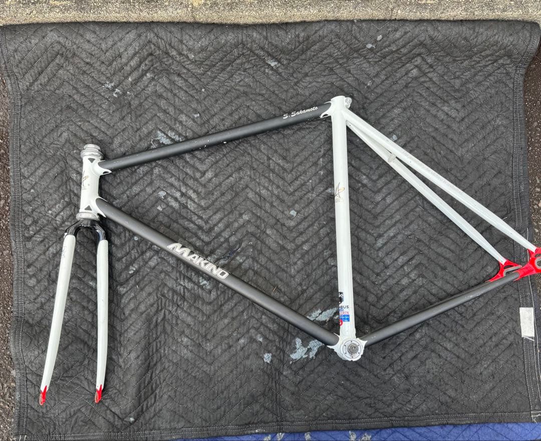 MARINO ピストフレーム 黒白赤