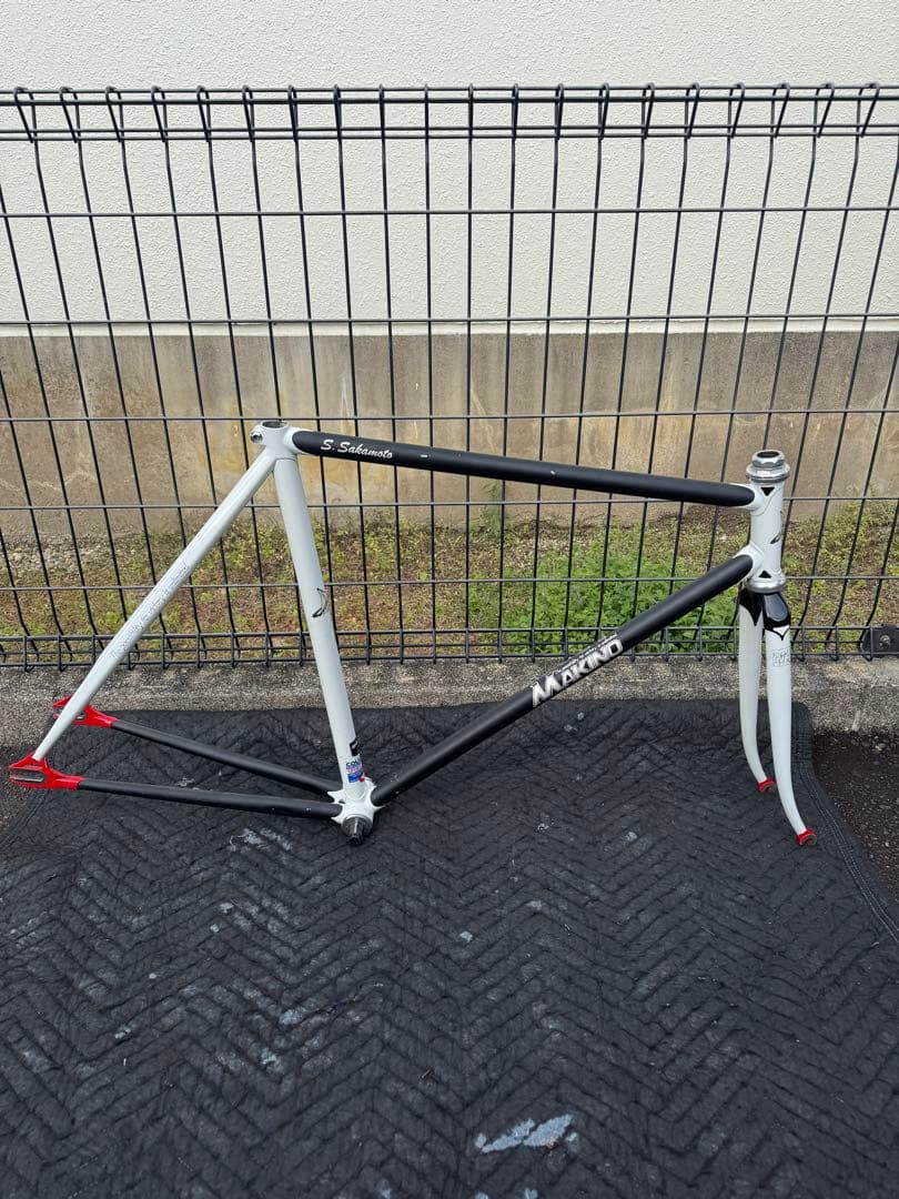 MARINO ピストフレーム 黒白赤