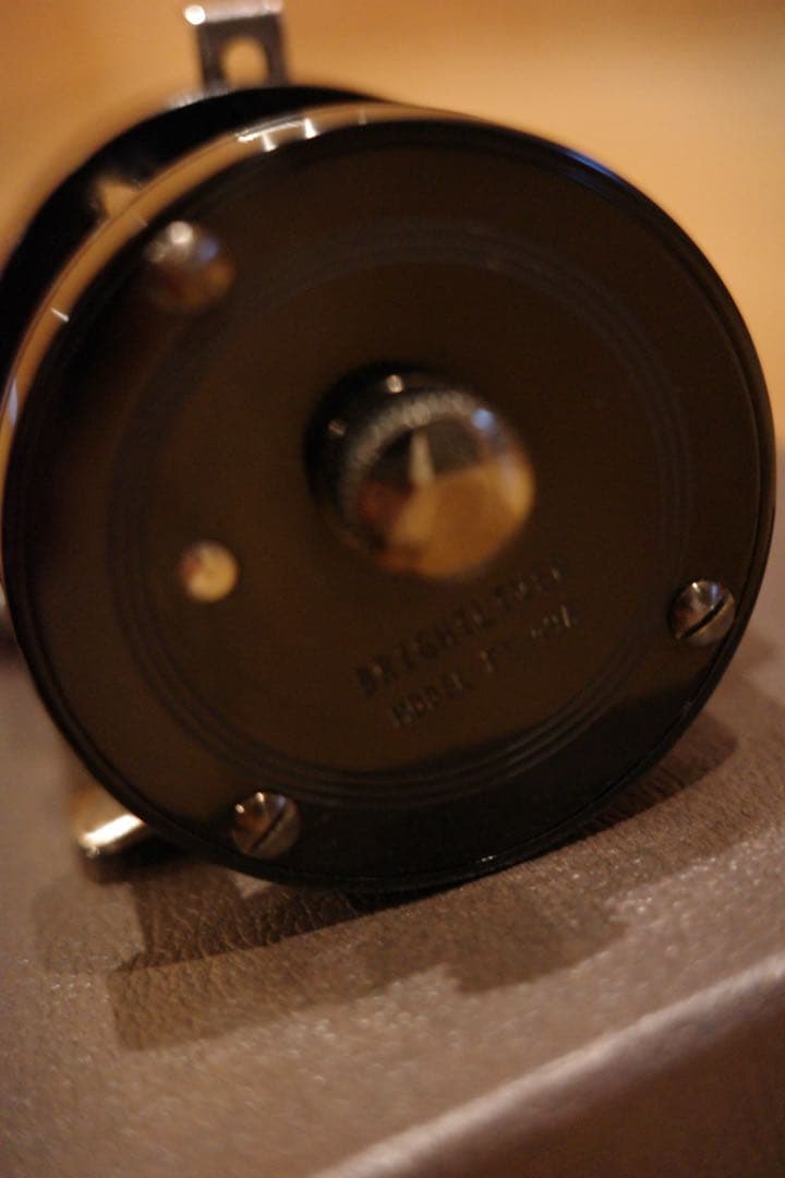 ブライトリバー　FS-49A full black ベイトリール