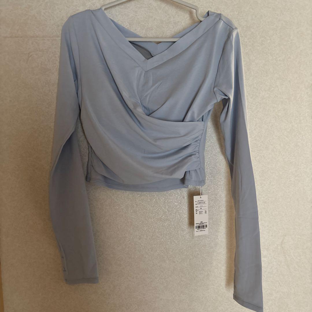 新品タグ付き　SUKALA カップ付きギャザークロスロングスリーブトップス