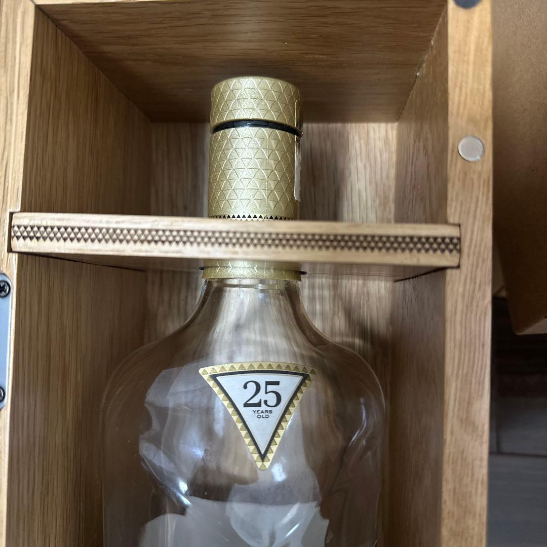 MACALLAN マッカラン ハイランド スコッチウイスキー 25年 【空瓶】