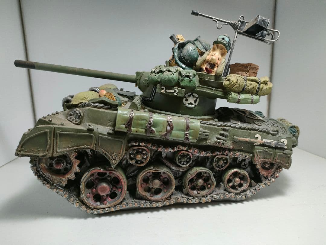 戦車　陶器　デフォルメ