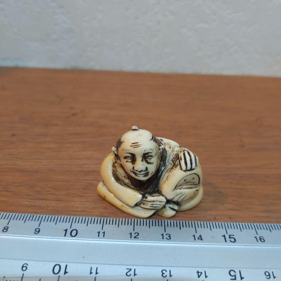 時代提げ物 人物根付 天然素材 在銘【翁と福だるま】高さ約2.9cm重さ約20ｇ