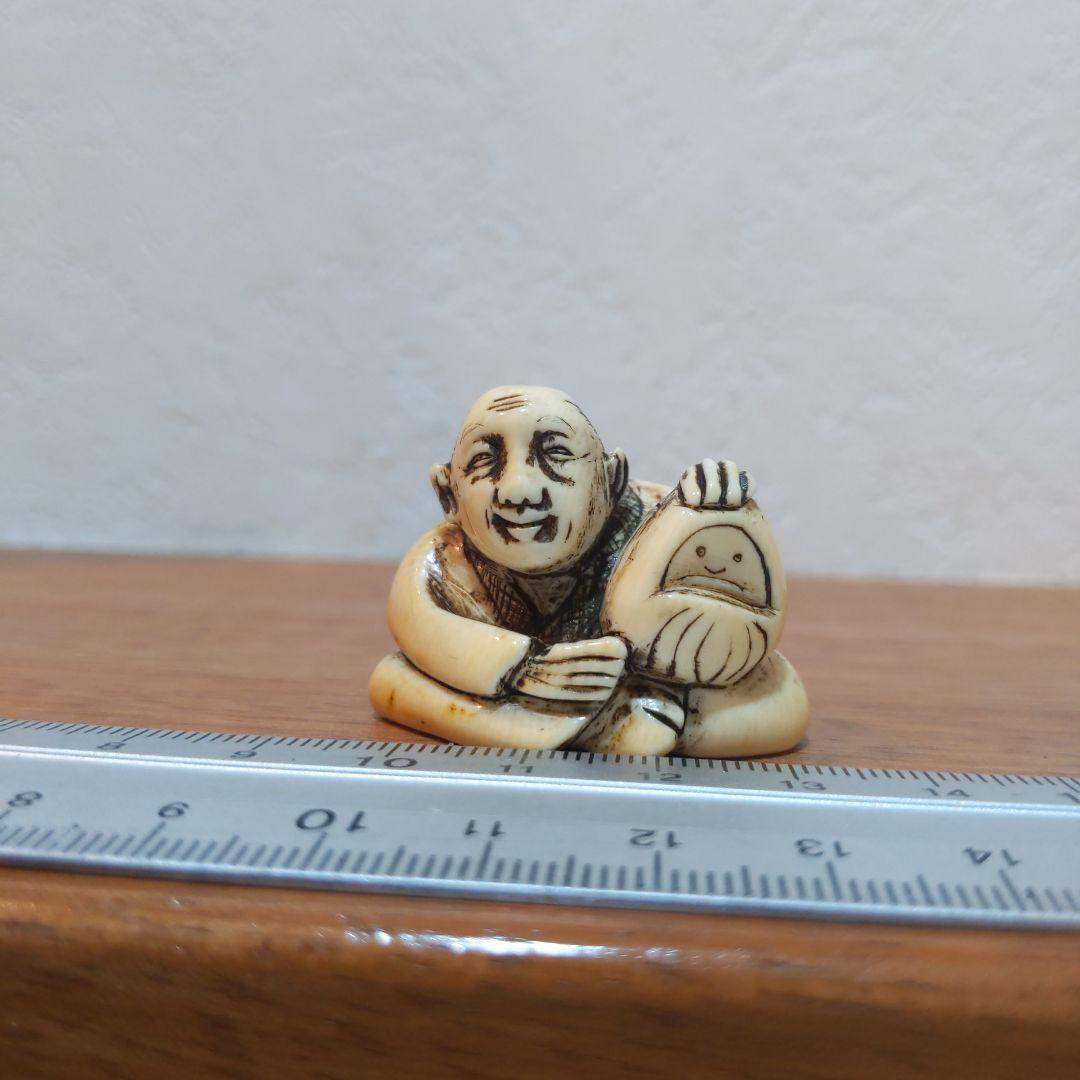 時代提げ物 人物根付 天然素材 在銘【翁と福だるま】高さ約2.9cm重さ約20ｇ