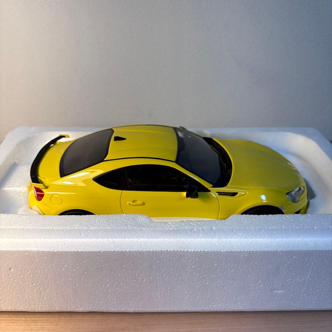 京商　スバル BRZ イエロー 1/18 ミニカー　サムライ　シリーズ