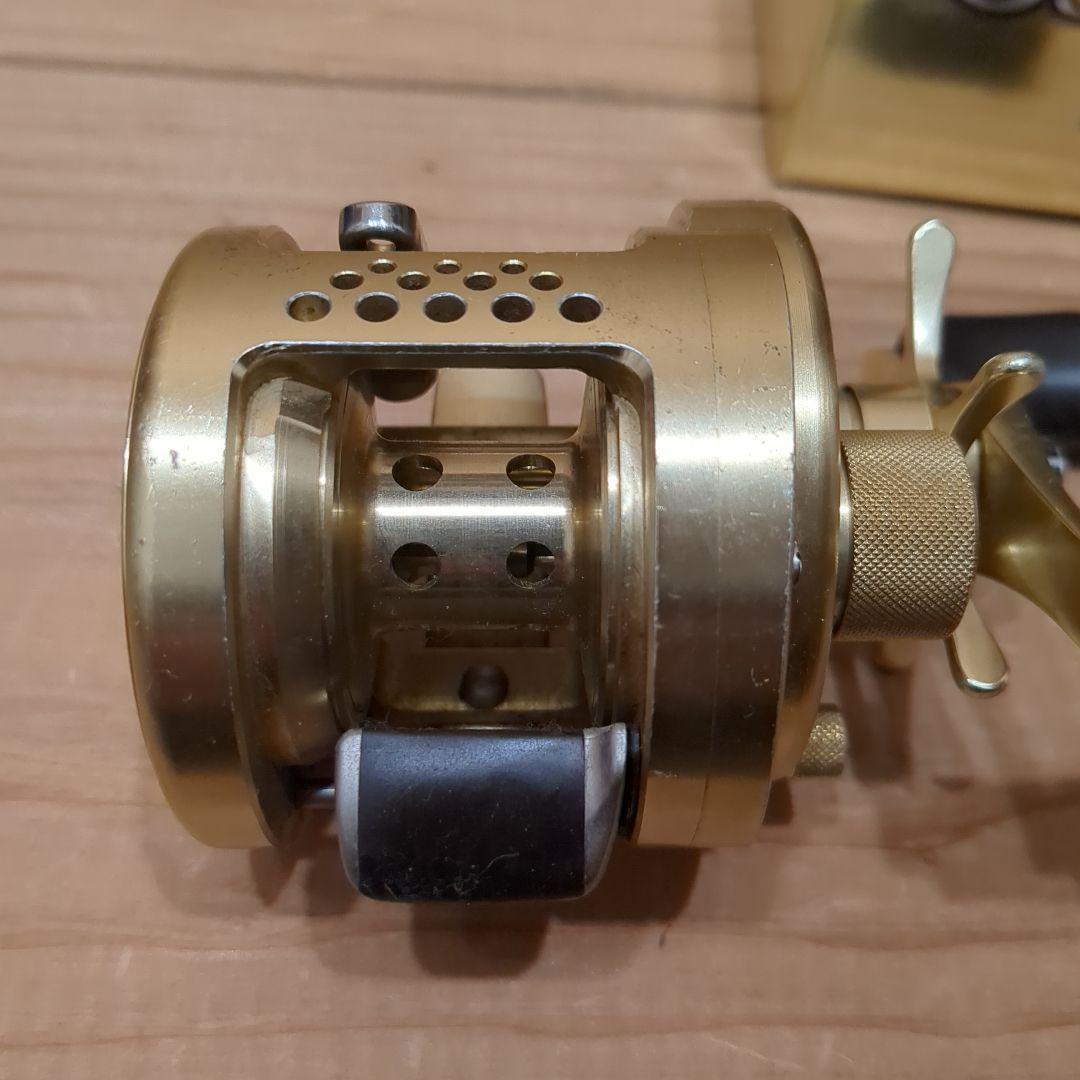 シマノ　カルカッタコンクエスト 200 　ベイトリール