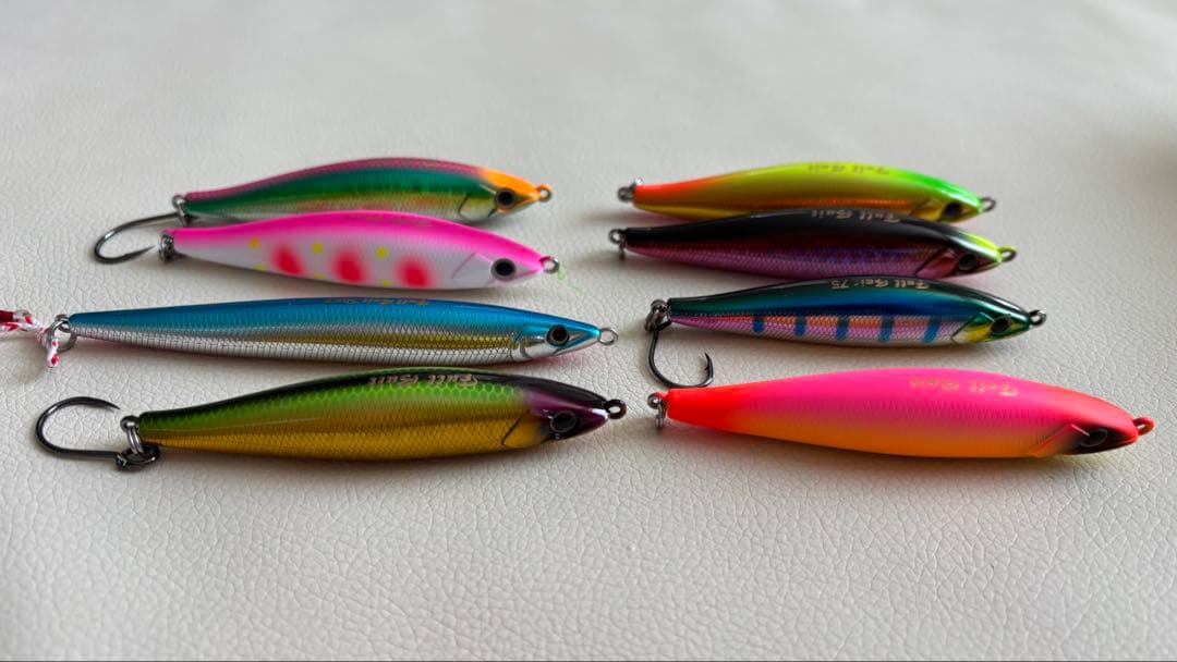 ルアー8個セット フルベイト　プラスチックケース付き　川釣り　湖釣り　海釣り