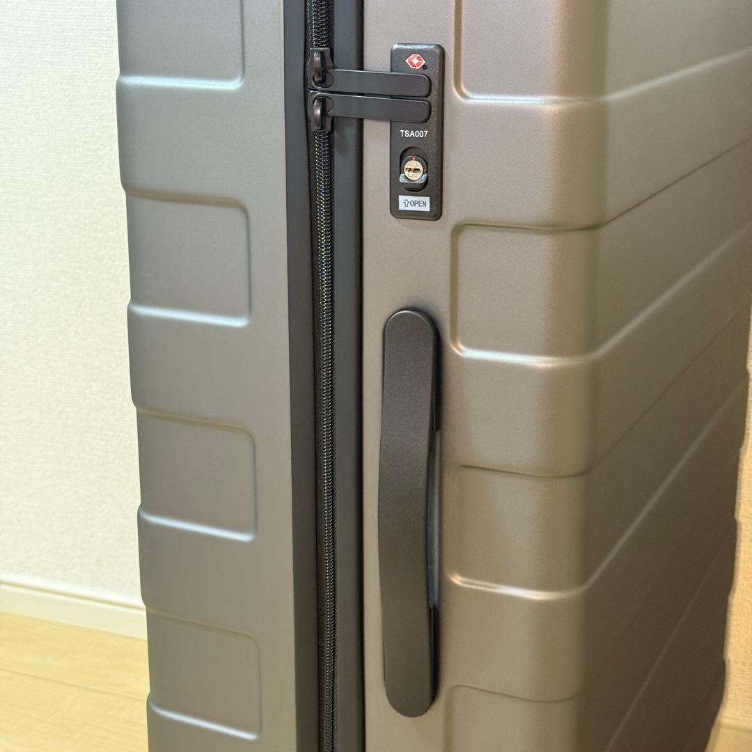 無印良品　バーを自由に調節できるハードキャリーケース　75L