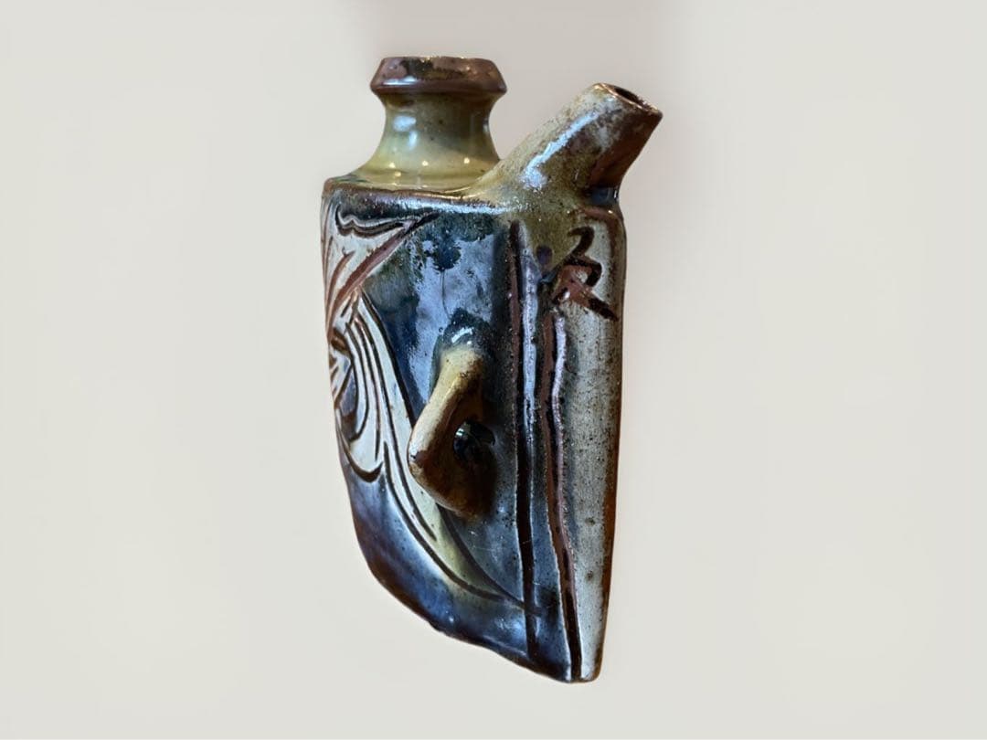 沖縄伝統工芸家　人間国宝　金城次郎作　魚文抱瓶