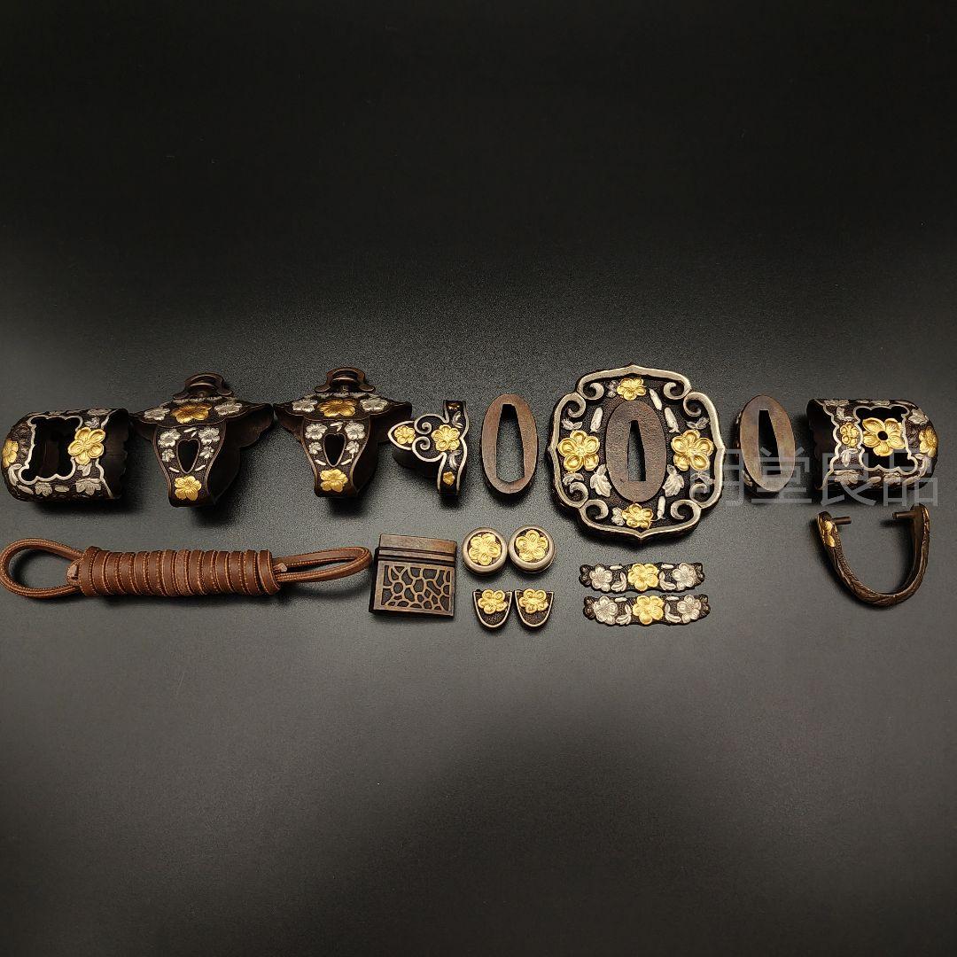 桜の紋太刀　金具　刀鍔　目貫　縁頭　切羽　鐺　柄鞘一式金具　銅製　金銀メッキ