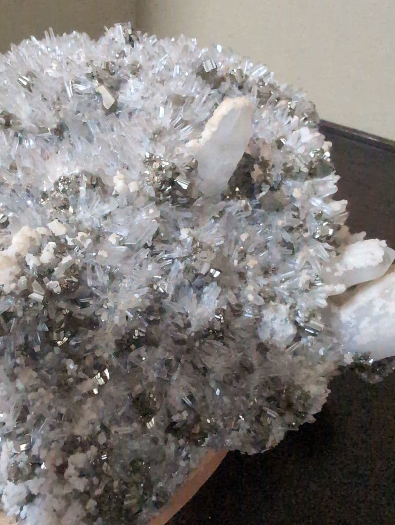 水晶と黄鉄鉱の共生鉱物　大型　引き取り