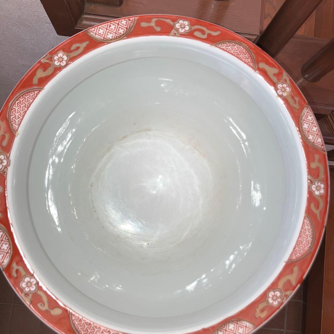 赤と白の花柄陶器鉢