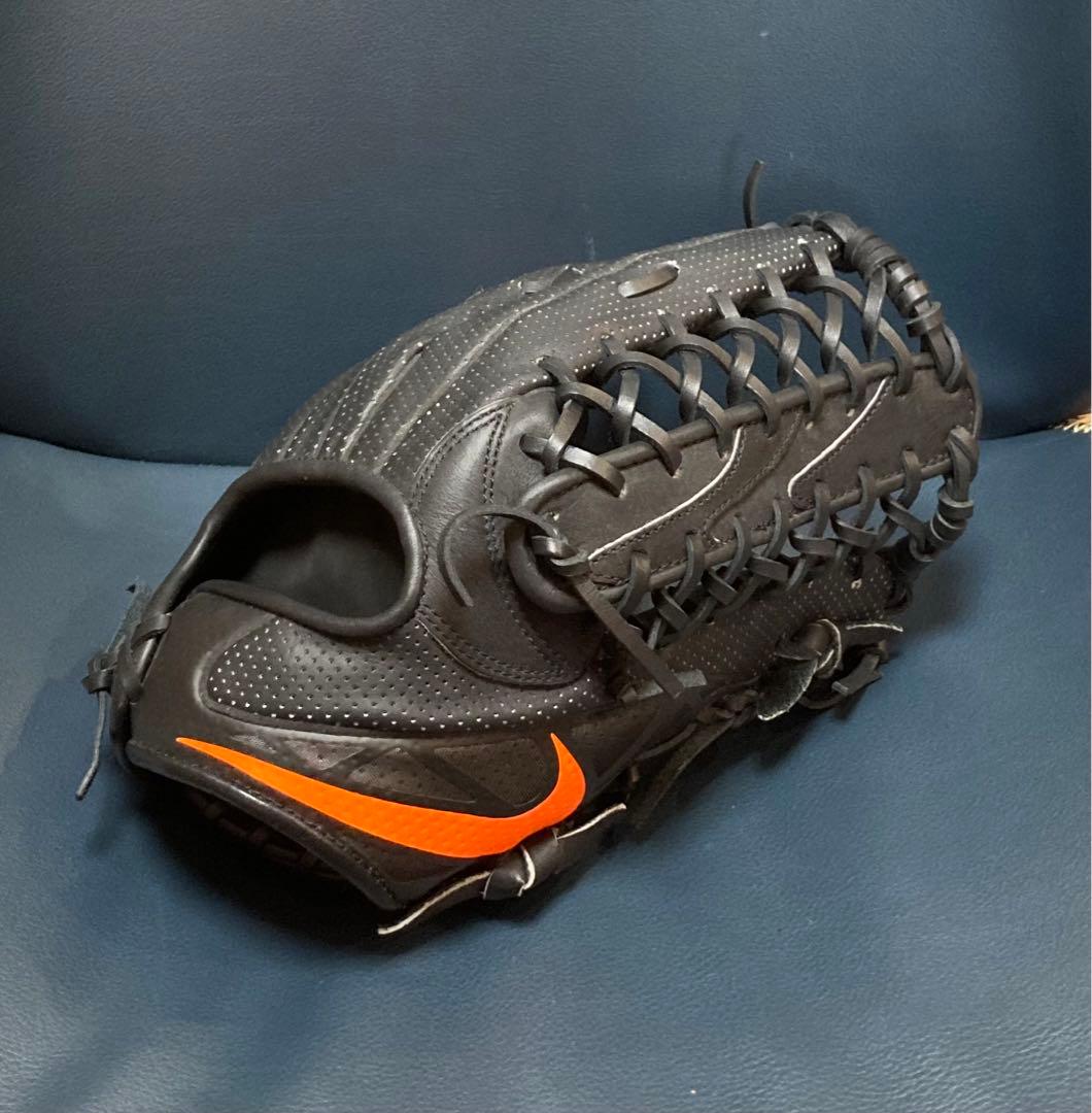 【匿名配送】激レア　ナイキ　海外モデル　外野手用
