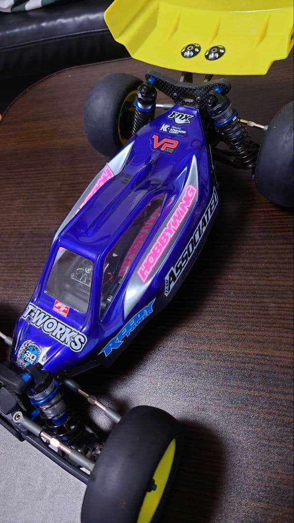 ASSOCIATED RC10 B7D車体のみ