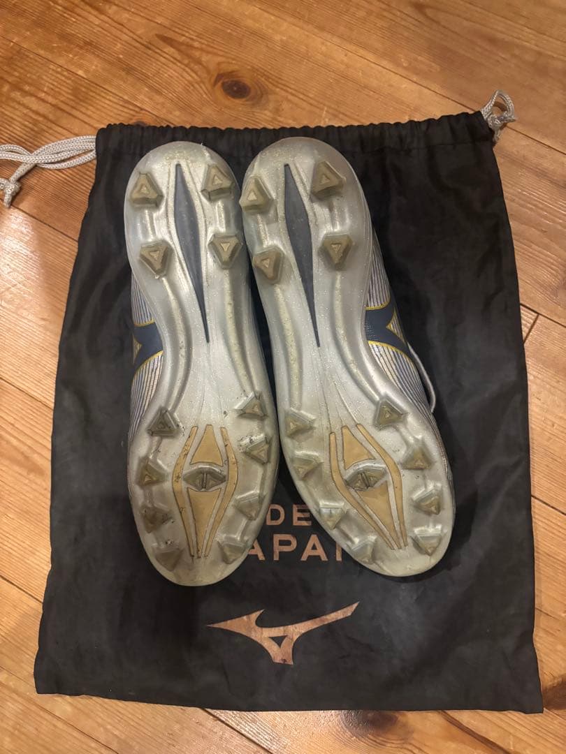 ミズノアルファ2ジャパン　サッカースパイク　袋付き