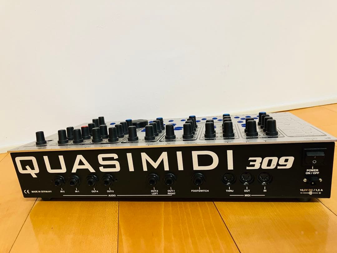 ［希少・アナログシンサ］Quasimidi Rave-o-lution 309