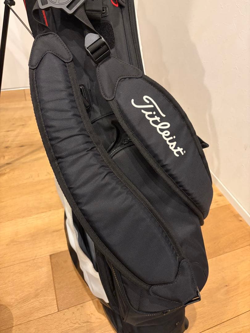 Titleist プレイヤーズ4 スタンドキャディバッグ 黒/白　8.5型
