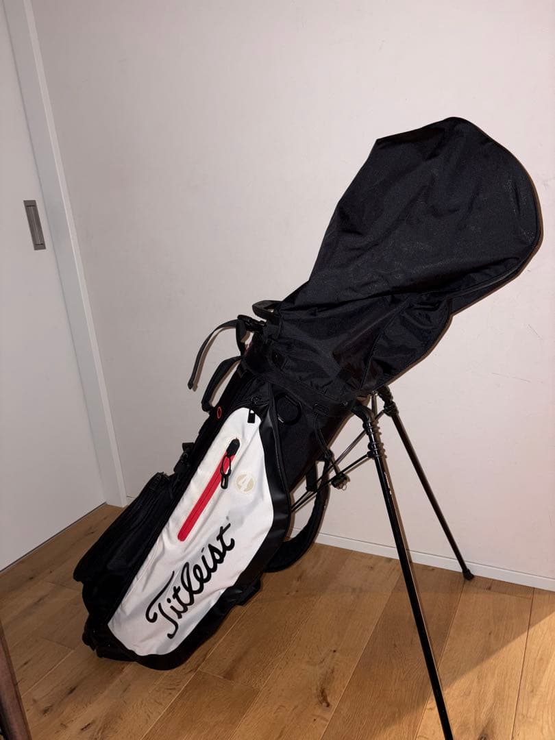 Titleist プレイヤーズ4 スタンドキャディバッグ 黒/白　8.5型
