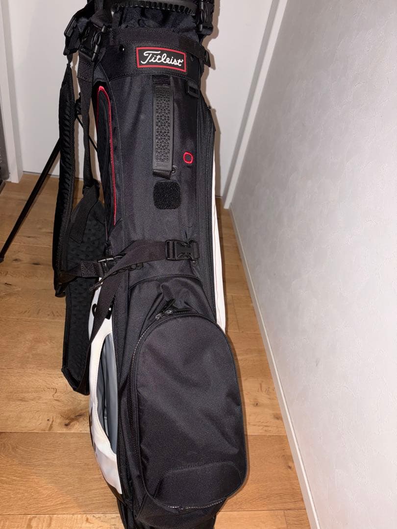 Titleist プレイヤーズ4 スタンドキャディバッグ 黒/白　8.5型