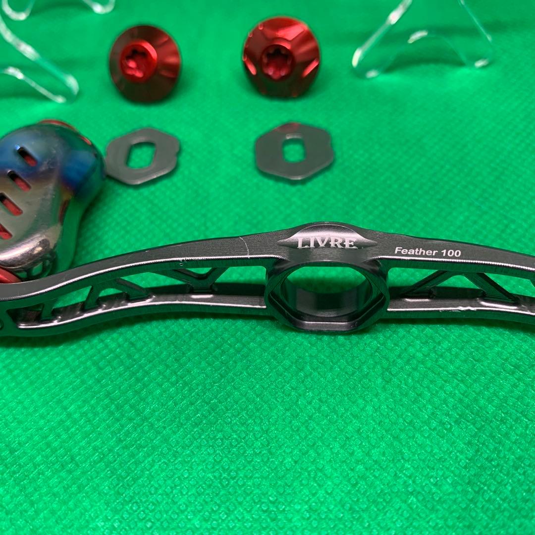LIVRE Feather 100 ベイトリールパーツ シルバー/レッド