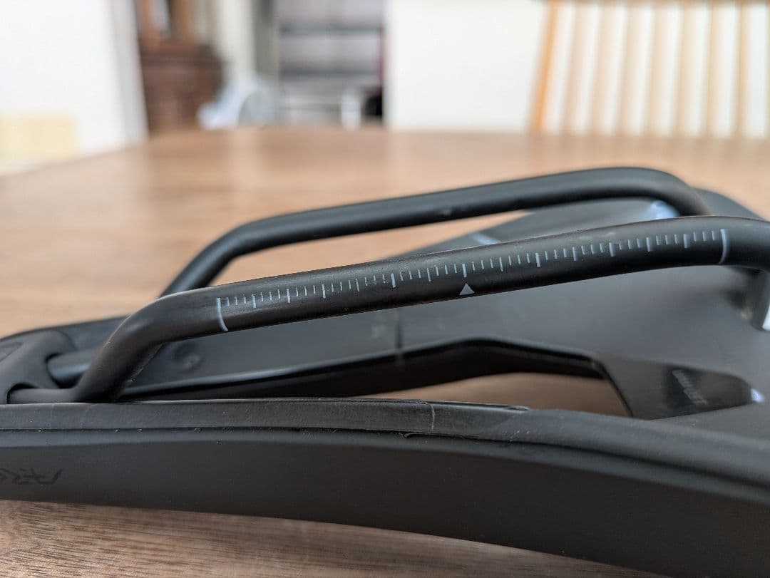 fi’zi:k フィジーク Tempo Argo R3サドル 150mm