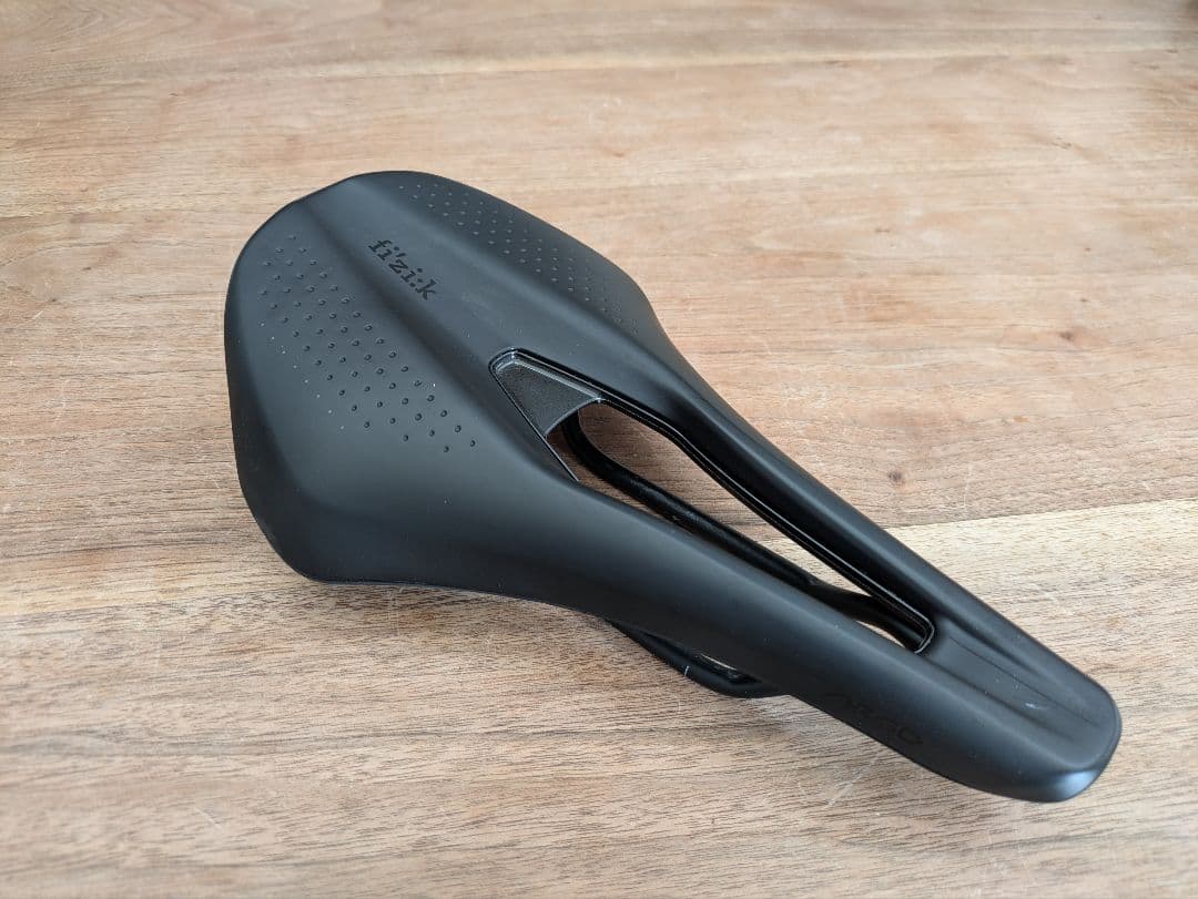 fi’zi:k フィジーク Tempo Argo R3サドル 150mm