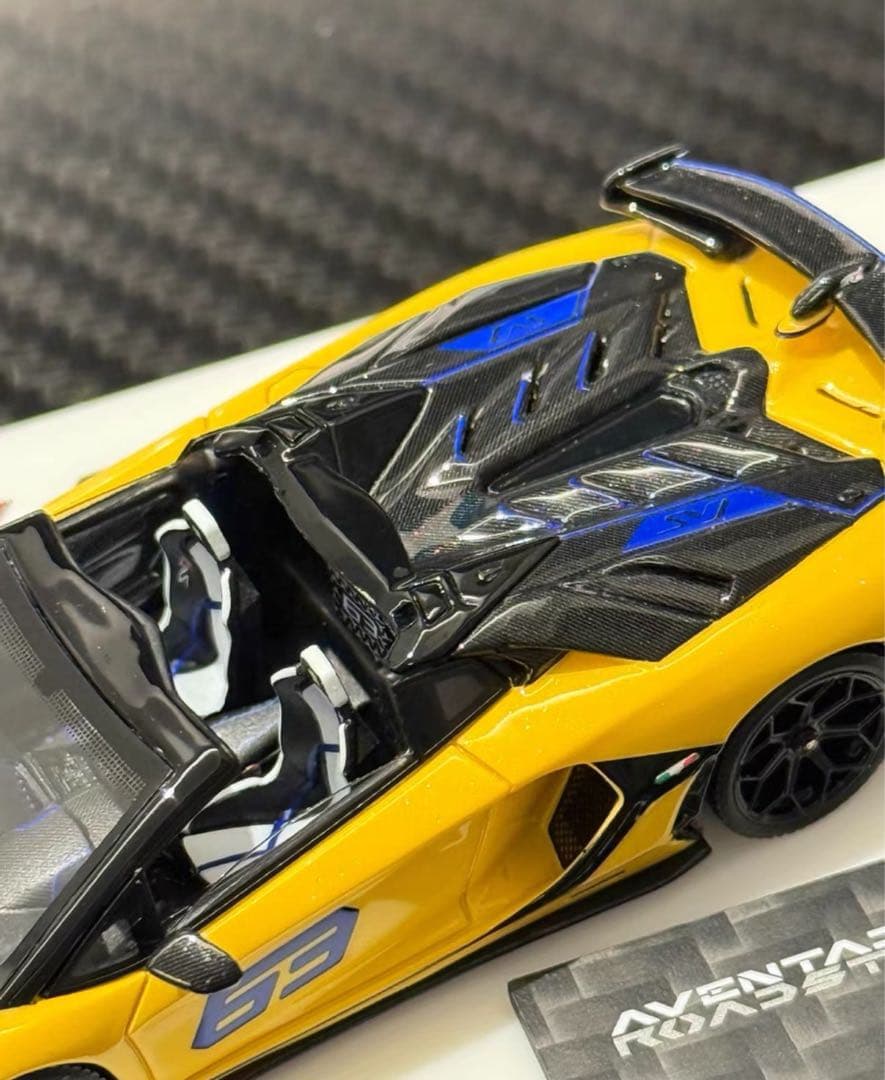 Tardis ランボルギーニ　アヴェンタドール　SVJ 63 ロードスター　黄