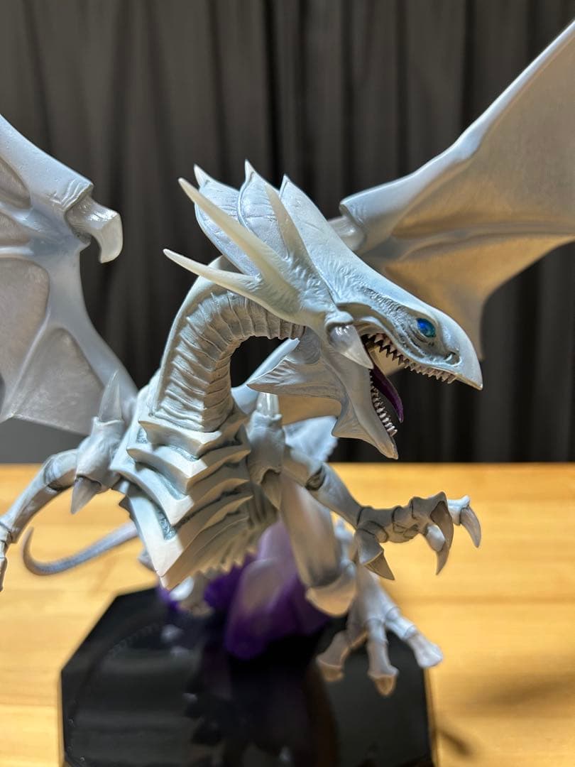 青眼の白龍　フィギュア