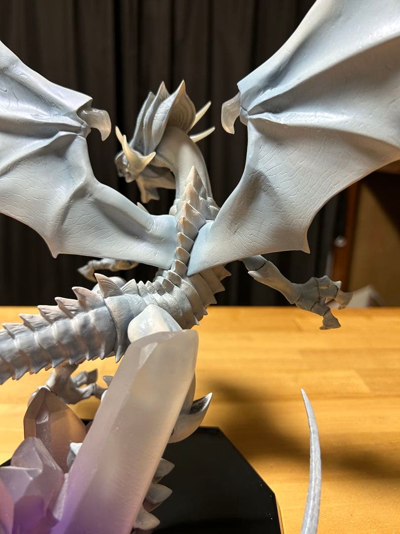 青眼の白龍　フィギュア