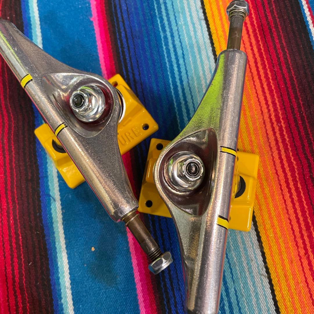 Venture スケートボードトラック シルバー/イエロー5.6