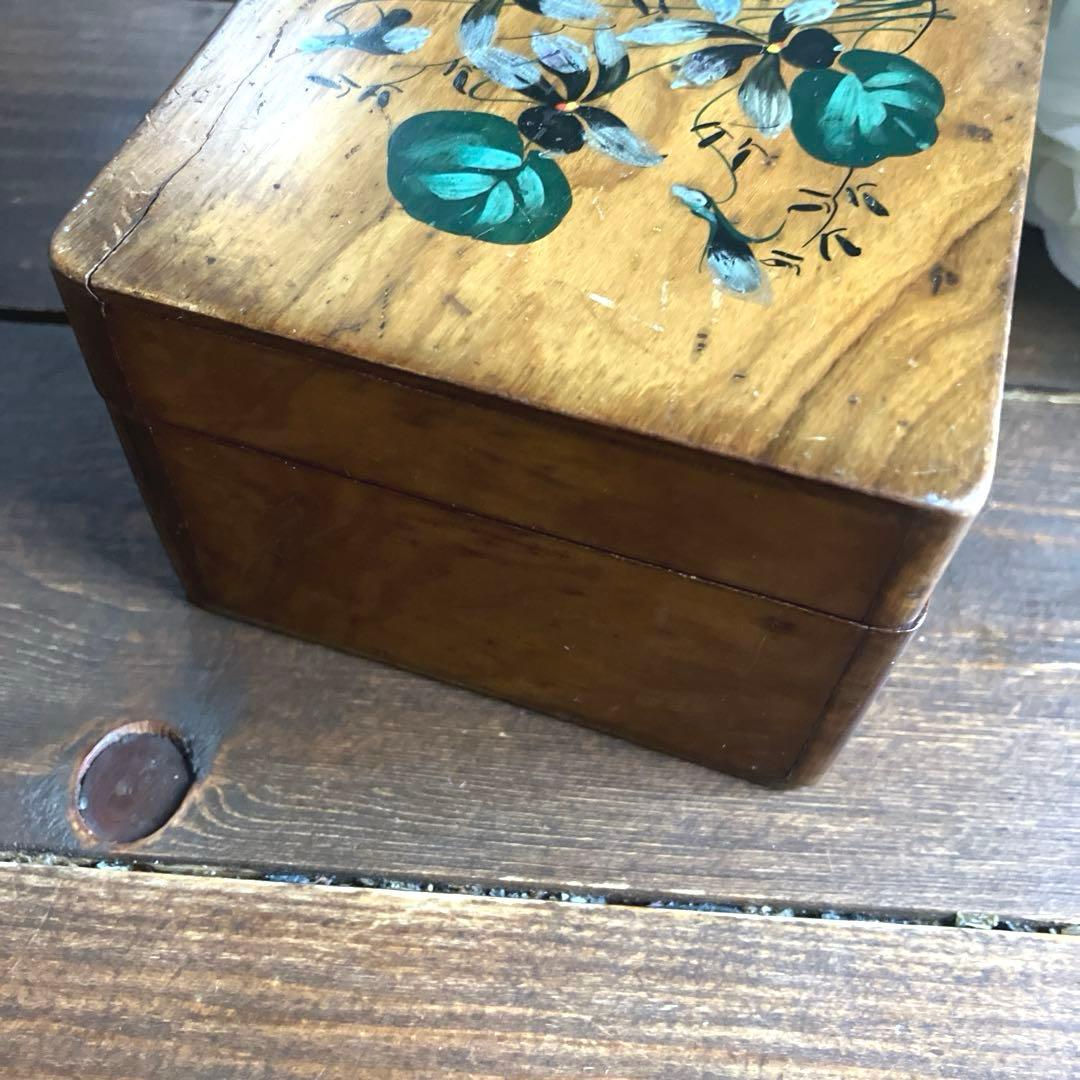 フランスアンティークモシュリンヌ　フランスアンティーク木箱　中ふわ